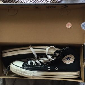 Black/White high top converse